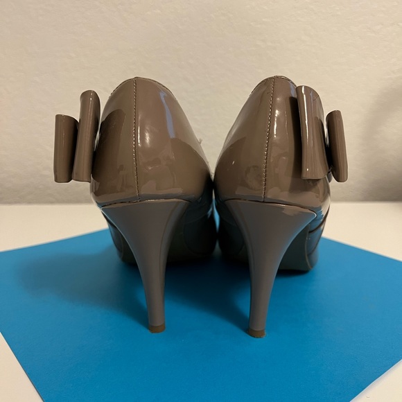 Steve Madden Libbi patent pump with heel bow detail - Picture 4 of 5